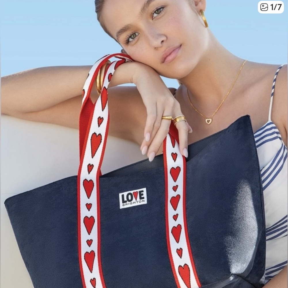 💙❤️ BRIGHTON Retired Velveteen Love Tote Blue and Red Heart Bag - Picture 3 of 9